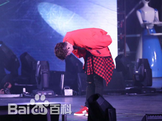 张艺兴(LAY，レイ)事业版图发布会生活照