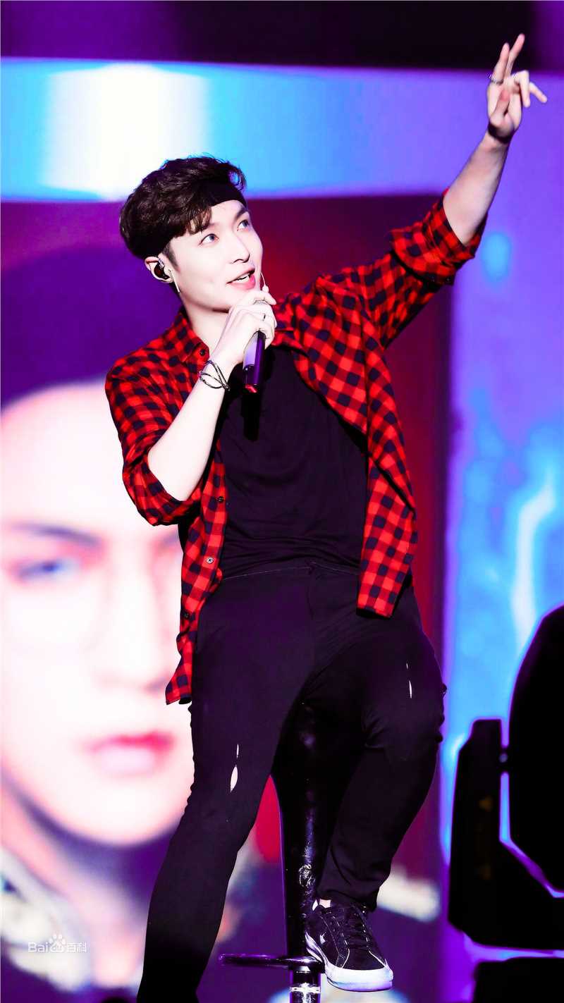 张艺兴(LAY，レイ)事业版图发布会生活照