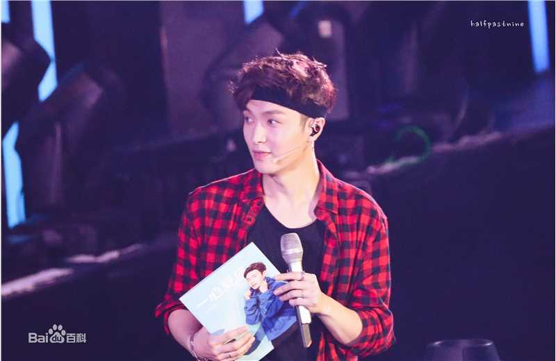 张艺兴(LAY，レイ)事业版图发布会生活照