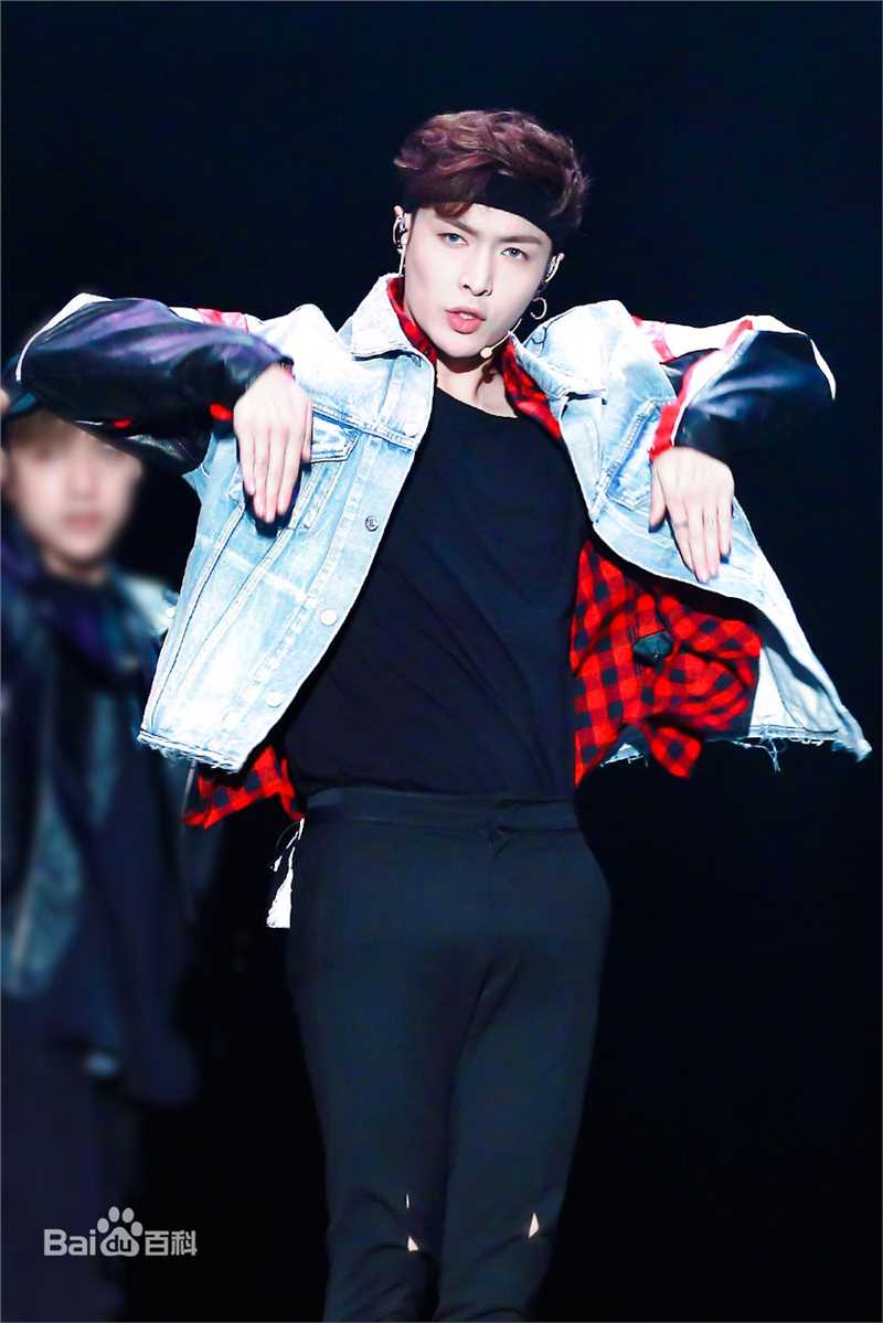 张艺兴(LAY，レイ)事业版图发布会生活照