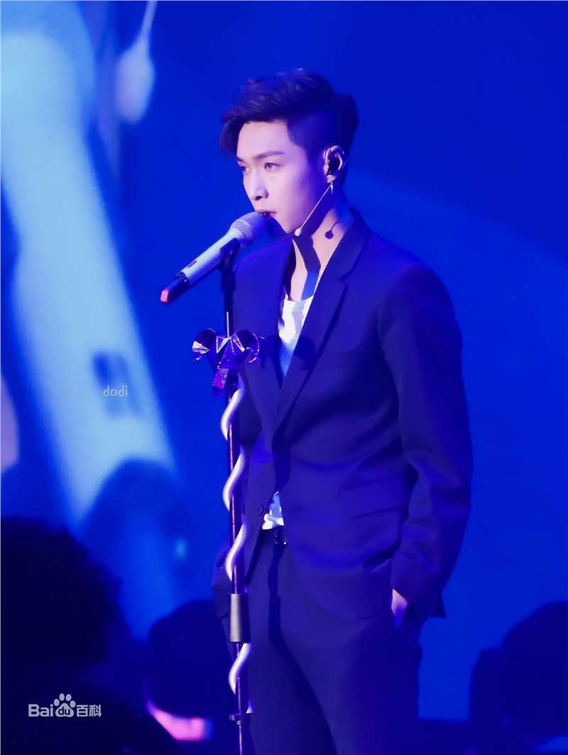 张艺兴(LAY，レイ)事业版图发布会生活照