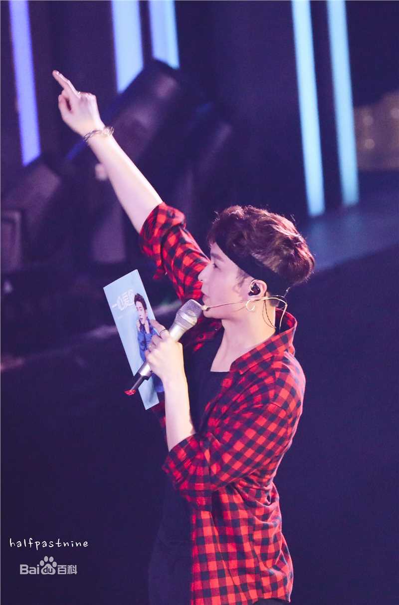 张艺兴(LAY，レイ)事业版图发布会生活照