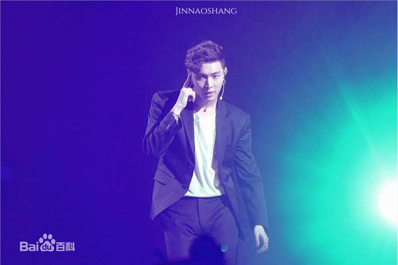 张艺兴(LAY，レイ)事业版图发布会生活照