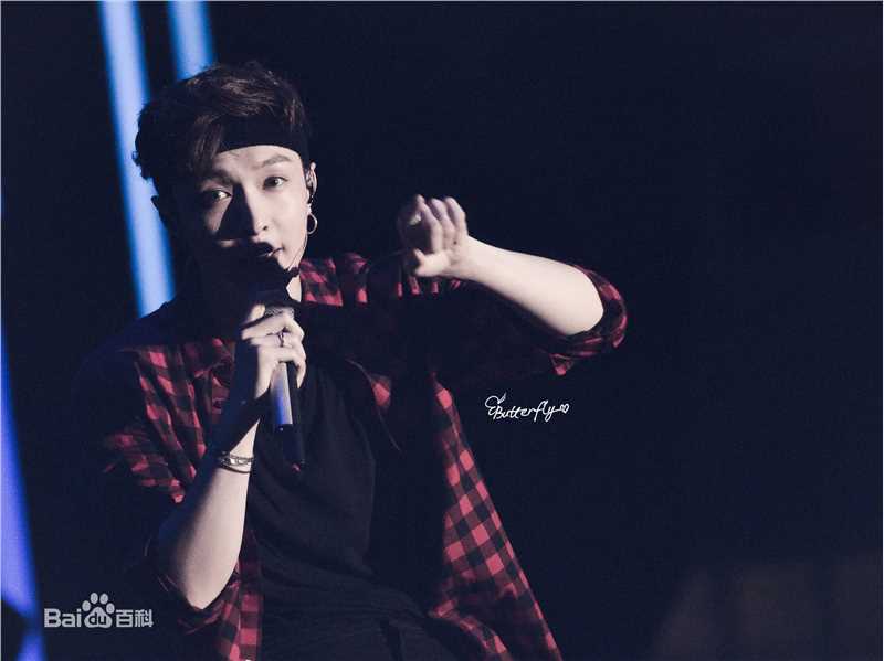 张艺兴(LAY，レイ)事业版图发布会生活照