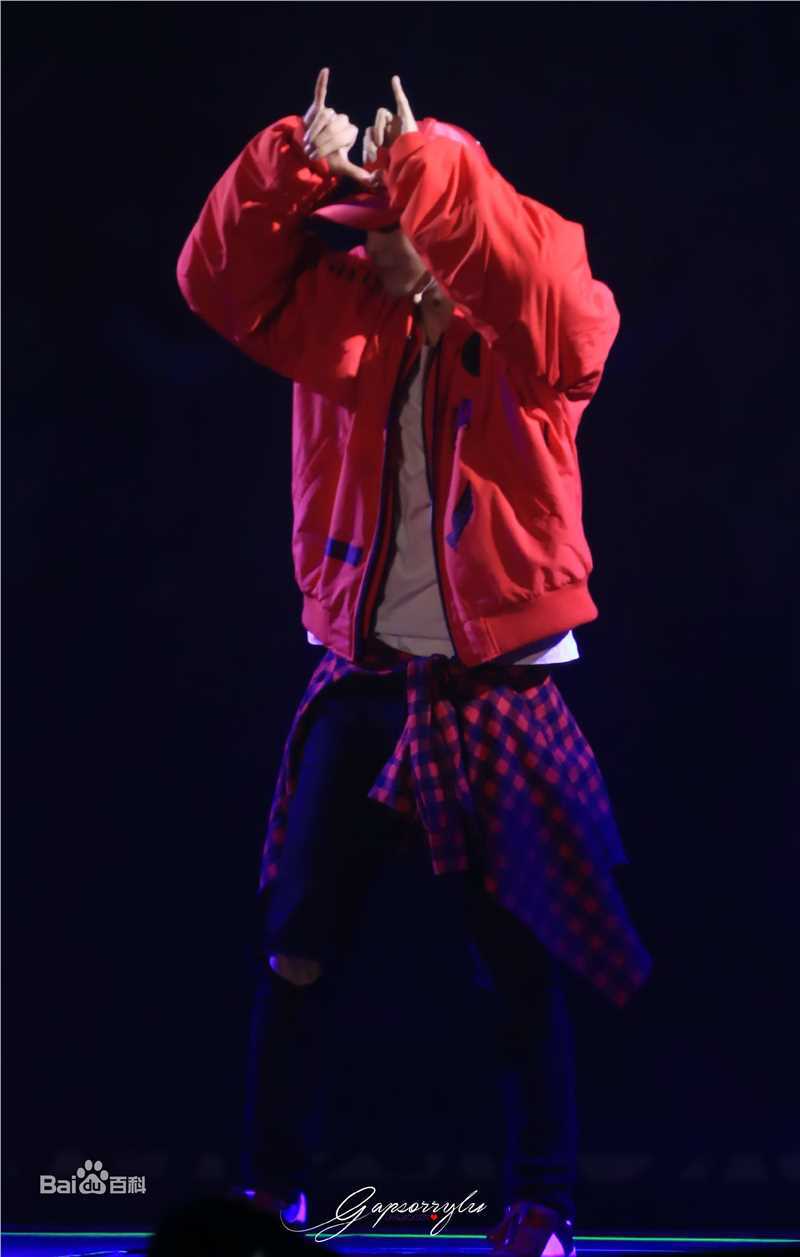 张艺兴(LAY，レイ)事业版图发布会生活照