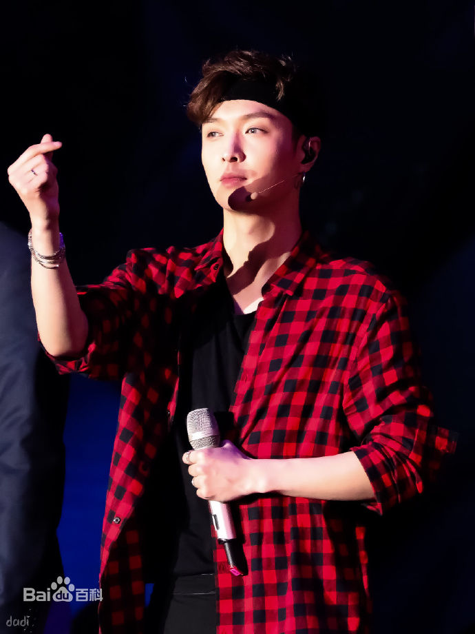 张艺兴(LAY，レイ)事业版图发布会生活照