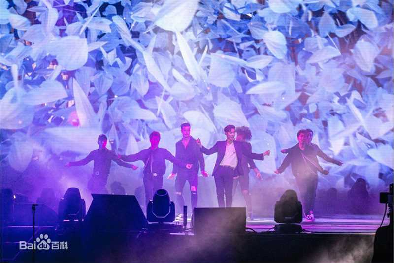 张艺兴(LAY，レイ)事业版图发布会生活照