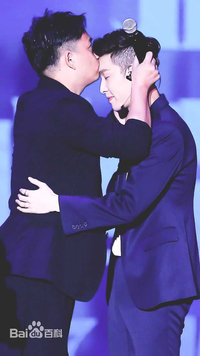 张艺兴(LAY，レイ)事业版图发布会生活照