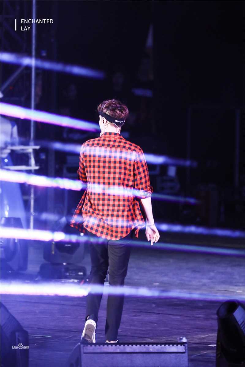 张艺兴(LAY，レイ)事业版图发布会生活照