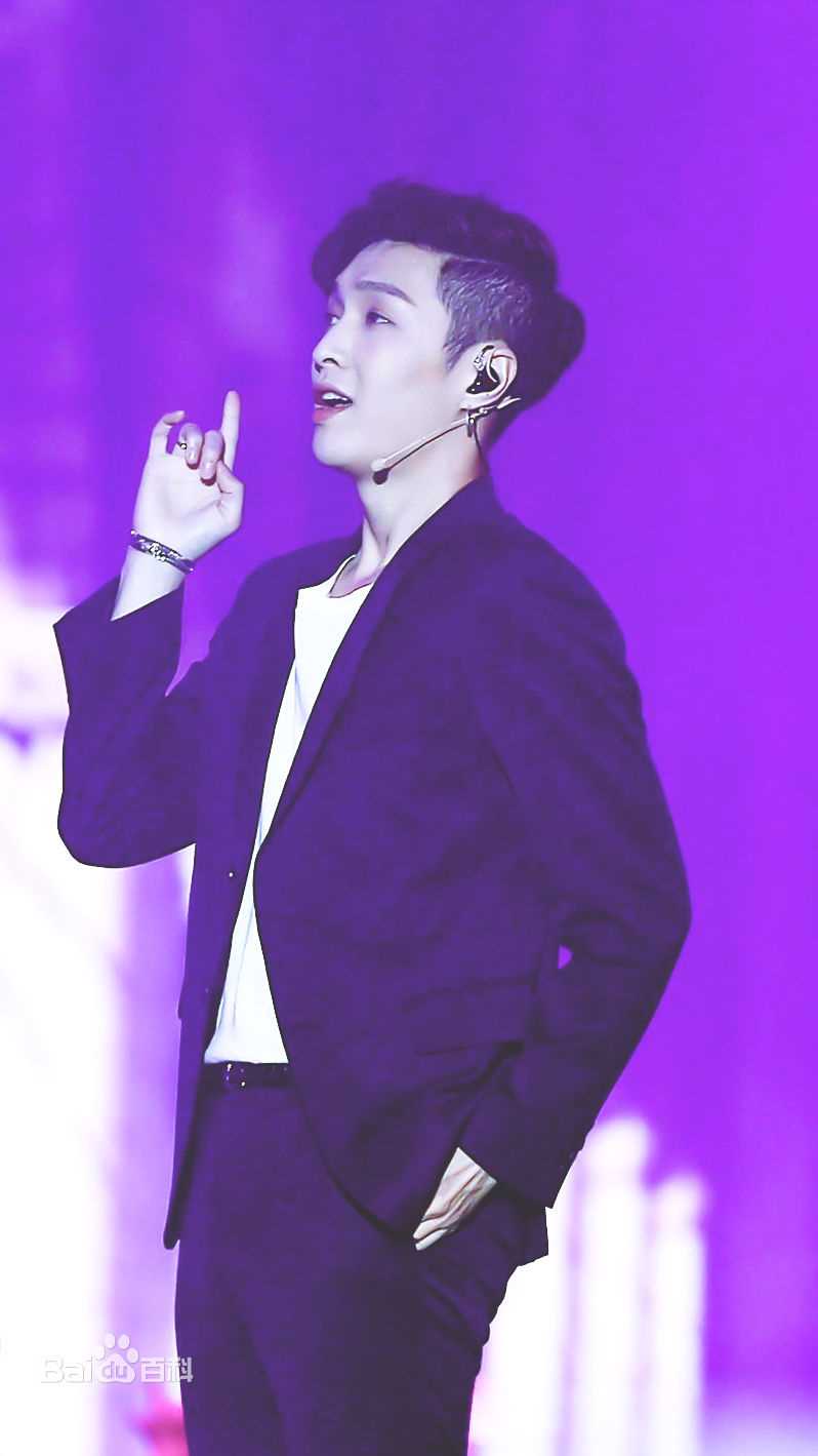 张艺兴(LAY，レイ)事业版图发布会生活照