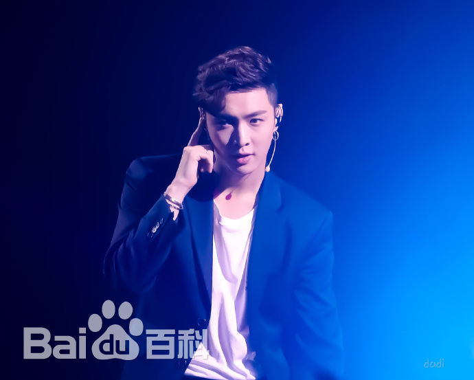 张艺兴(LAY，レイ)事业版图发布会生活照