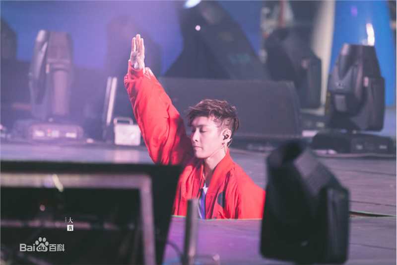 张艺兴(LAY，レイ)事业版图发布会生活照