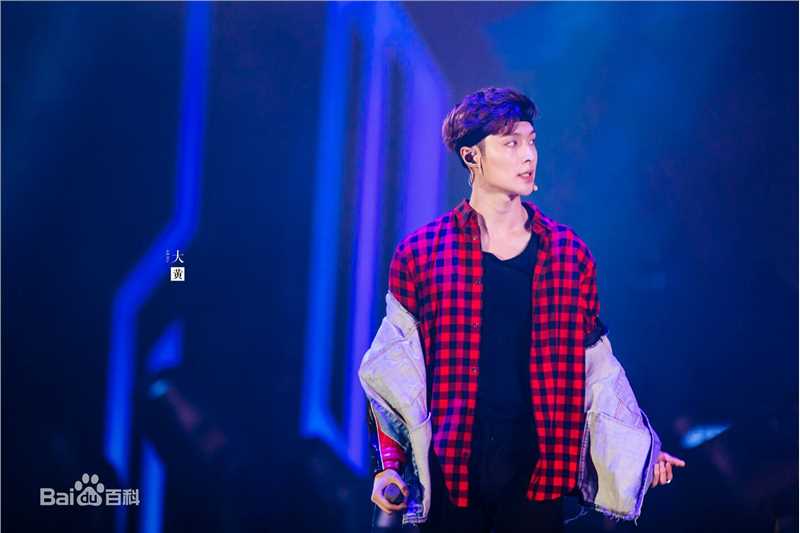 张艺兴(LAY，レイ)事业版图发布会生活照