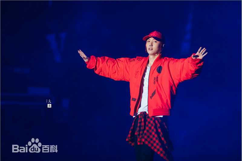 张艺兴(LAY，レイ)事业版图发布会生活照