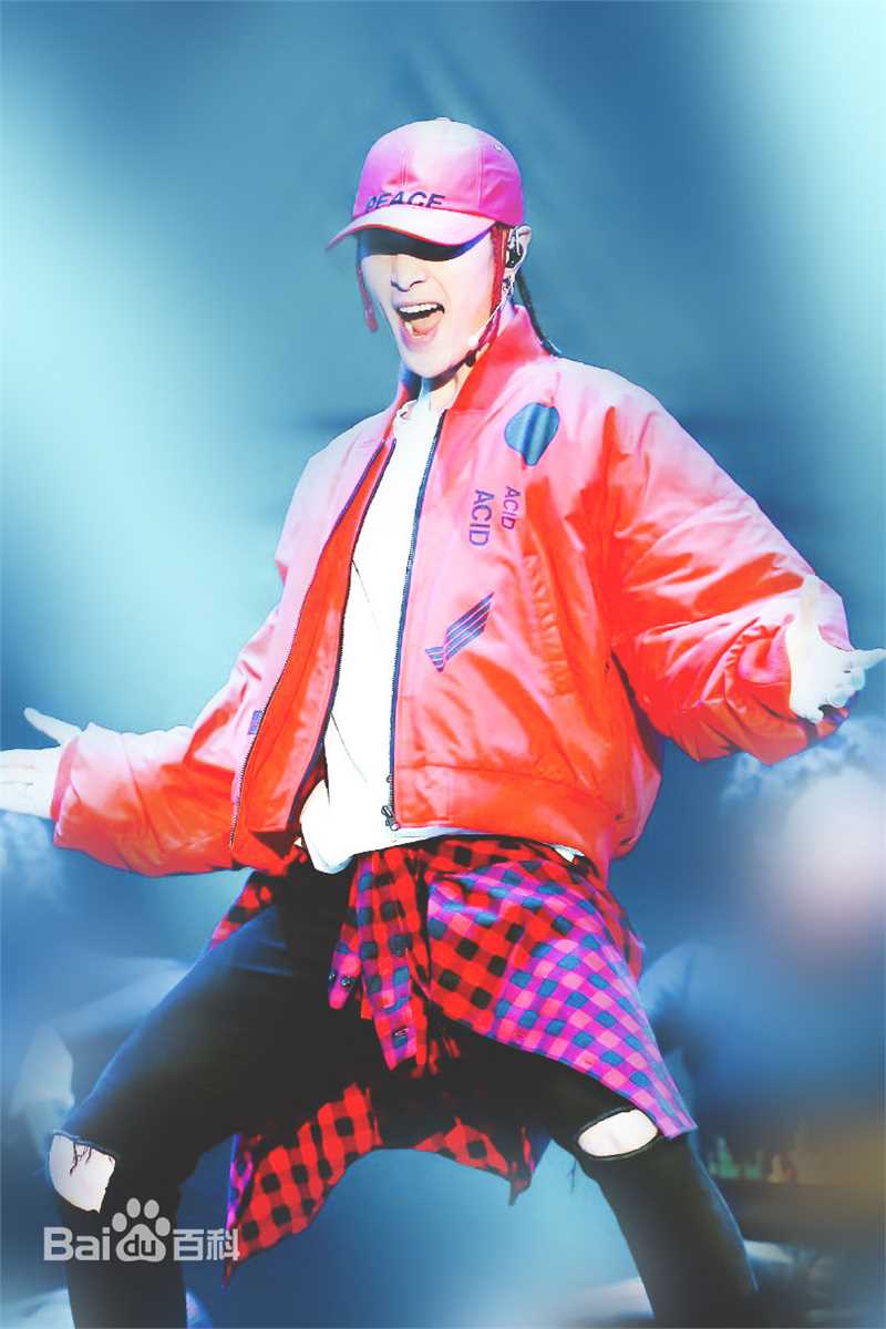 张艺兴(LAY，レイ)事业版图发布会生活照