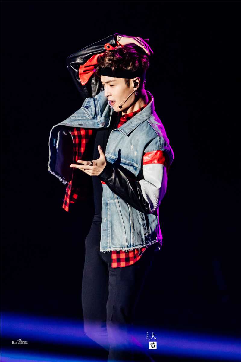 张艺兴(LAY，レイ)事业版图发布会生活照