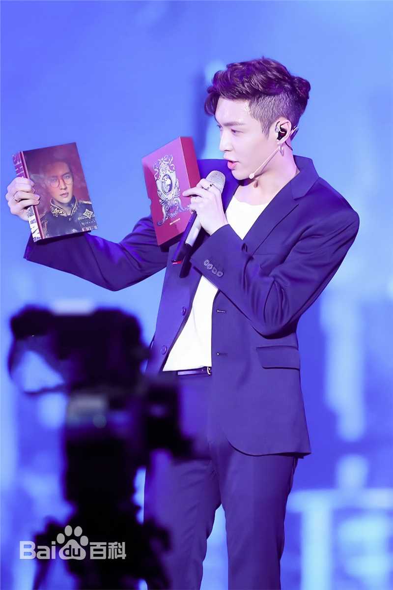 张艺兴(LAY，レイ)事业版图发布会生活照