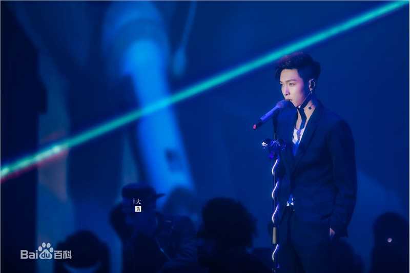 张艺兴(LAY，レイ)事业版图发布会生活照