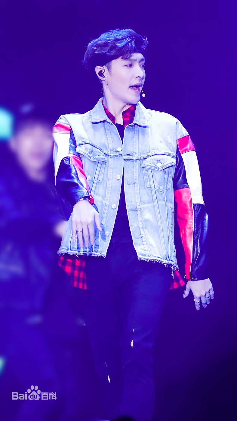 张艺兴(LAY，レイ)事业版图发布会生活照