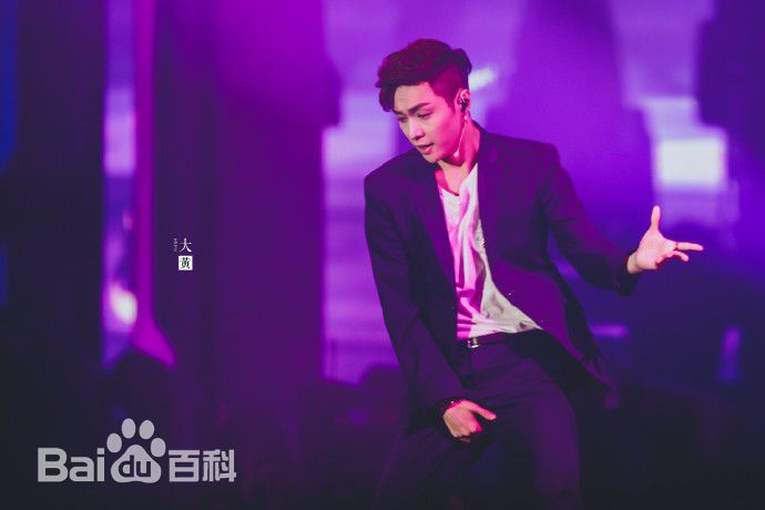 张艺兴(LAY，レイ)事业版图发布会生活照