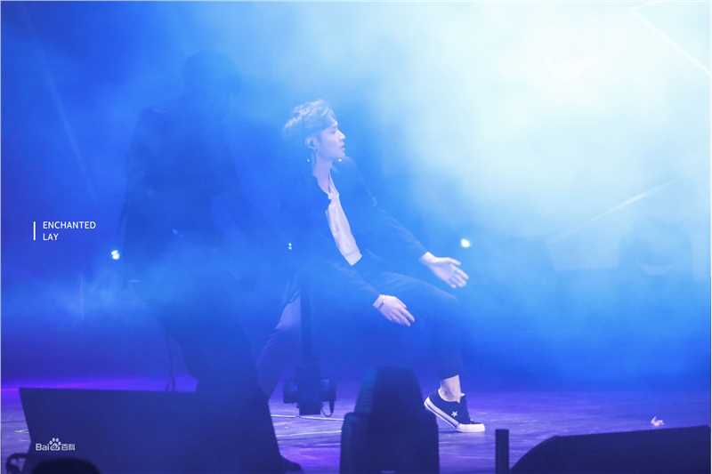 张艺兴(LAY，レイ)事业版图发布会生活照