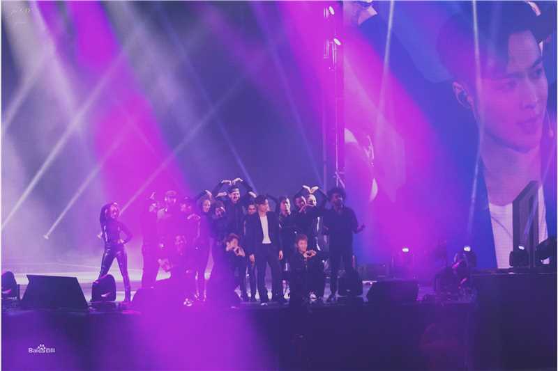 张艺兴(LAY，レイ)事业版图发布会生活照