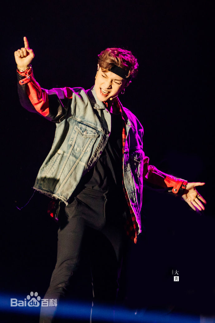 张艺兴(LAY，レイ)事业版图发布会生活照