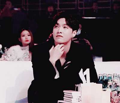 张艺兴(LAY，レイ)动图GIF合辑性感图片图集