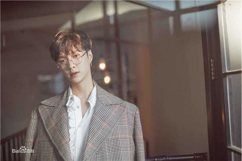 最全张艺兴(LAY，レイ)在专辑《Winter Special Gift》中的壁纸