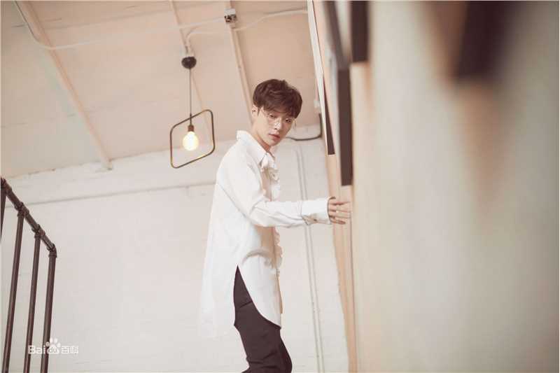 最全张艺兴(LAY，レイ)在专辑《Winter Special Gift》中的壁纸