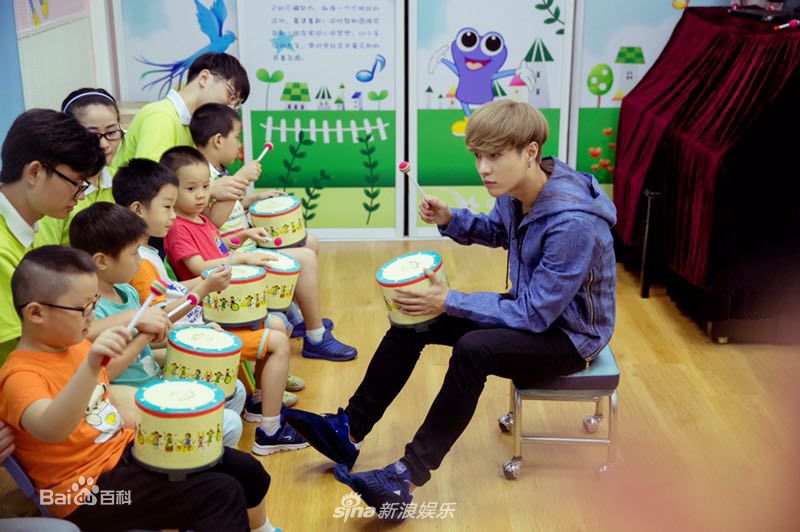 张艺兴(LAY，レイ)参加公益活动生活照相册