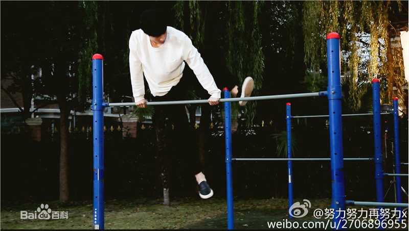 最新张艺兴(LAY，レイ)在作品《求婚大作战》严小赖中的壁纸