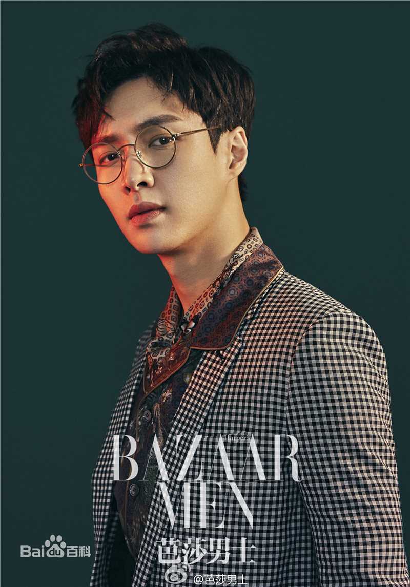 张艺兴(LAY，レイ)精选《芭莎男士》图册