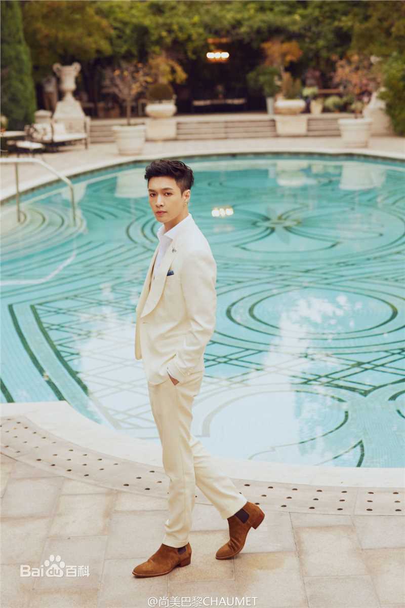 张艺兴(LAY，レイ)活动 尚巴黎美素颜照壁纸