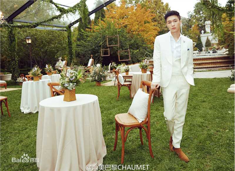 张艺兴(LAY，レイ)活动 尚巴黎美素颜照壁纸