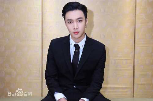 高清张艺兴(LAY，レイ)性感图片