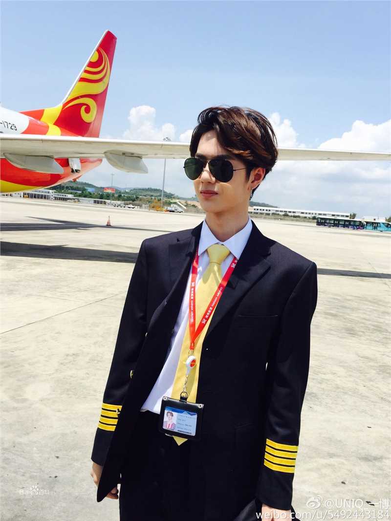 王一博(YiBo)综艺节目及获奖生活照相册