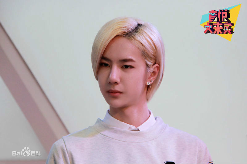 王一博(YiBo)综艺节目及获奖生活照相册