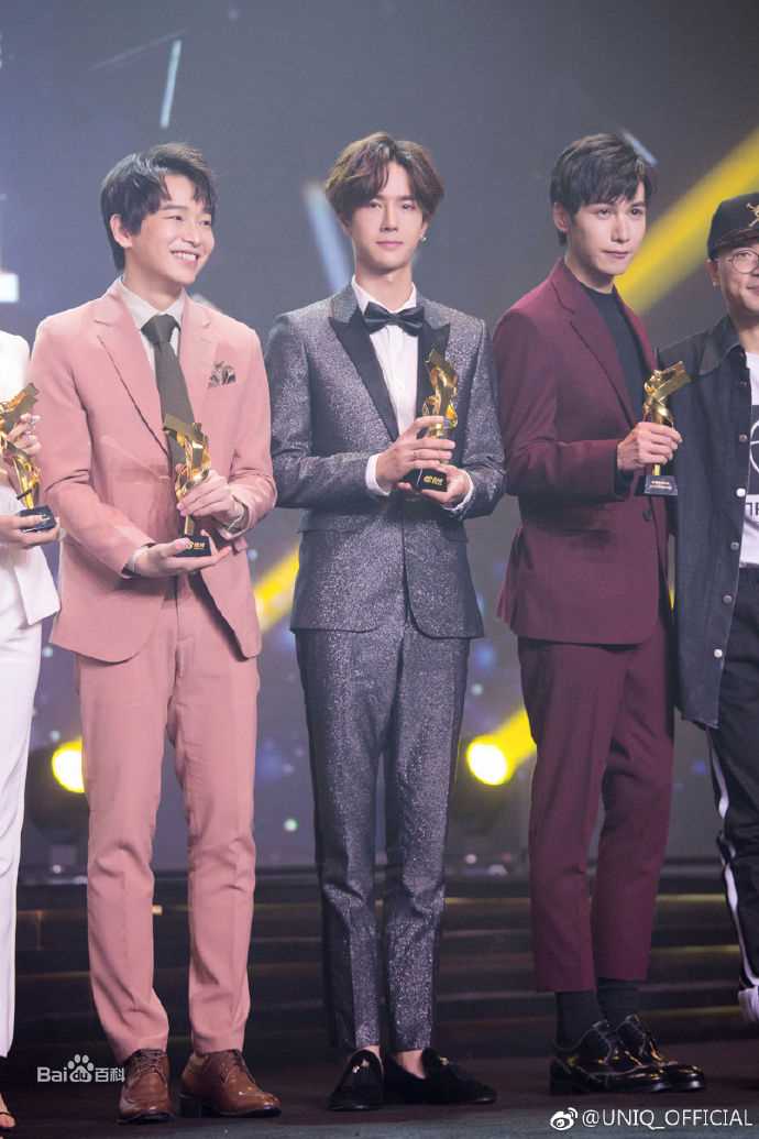 王一博(YiBo)综艺节目及获奖生活照相册