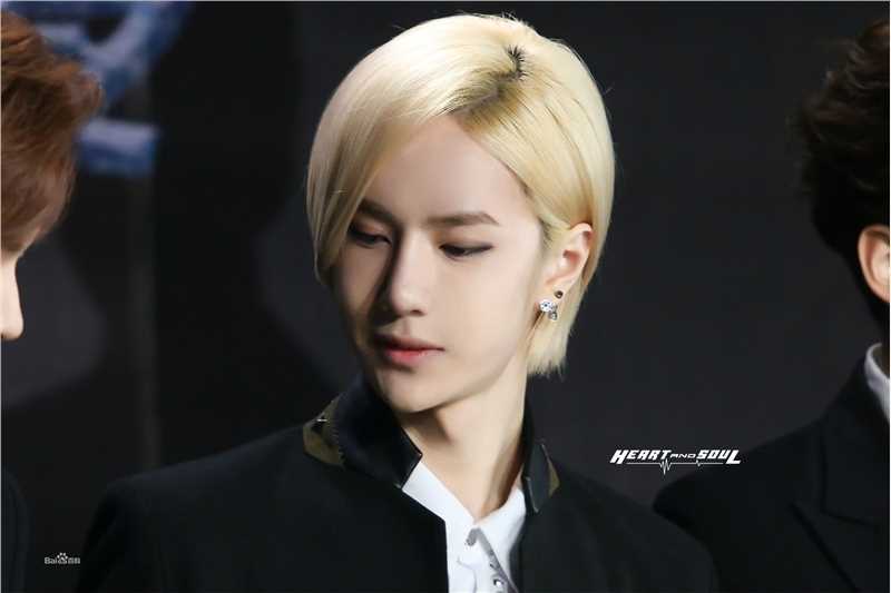 王一博(YiBo)2014年-2015年素颜照相册