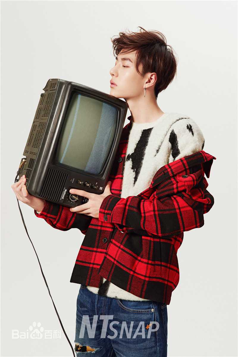 最全王一博(YiBo)在《NTsnap》时尚大片中的壁纸