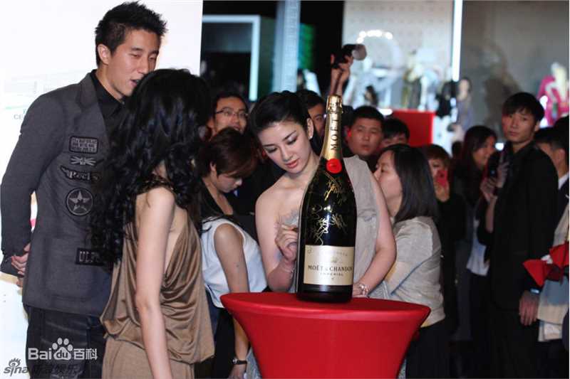 最全黄奕(Crystal)精彩图册