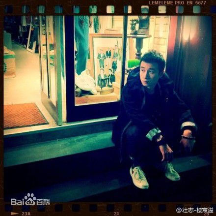 文章(Wen Zhang)各场合图集素颜照壁纸