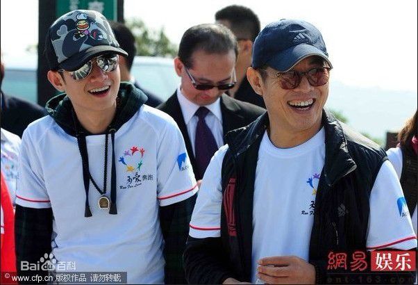 文章(Wen Zhang)各场合图集素颜照壁纸