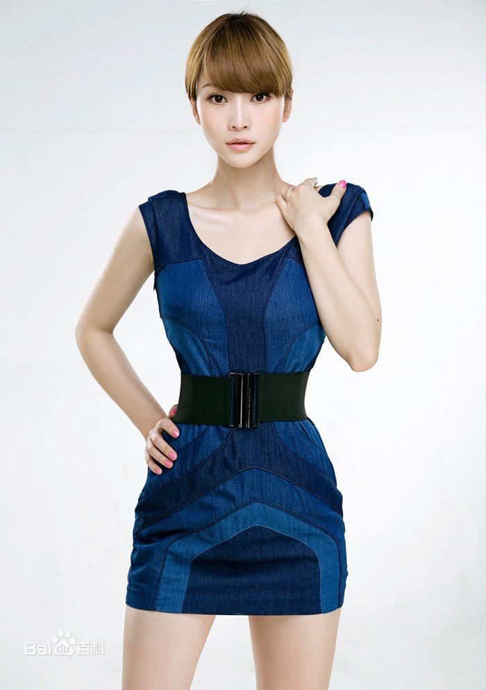 柳岩(Ada)纯色背景图片图册生活照