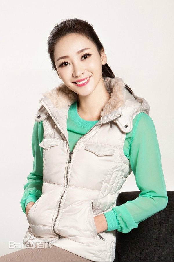 柳岩(Ada)纯色背景图片图册生活照