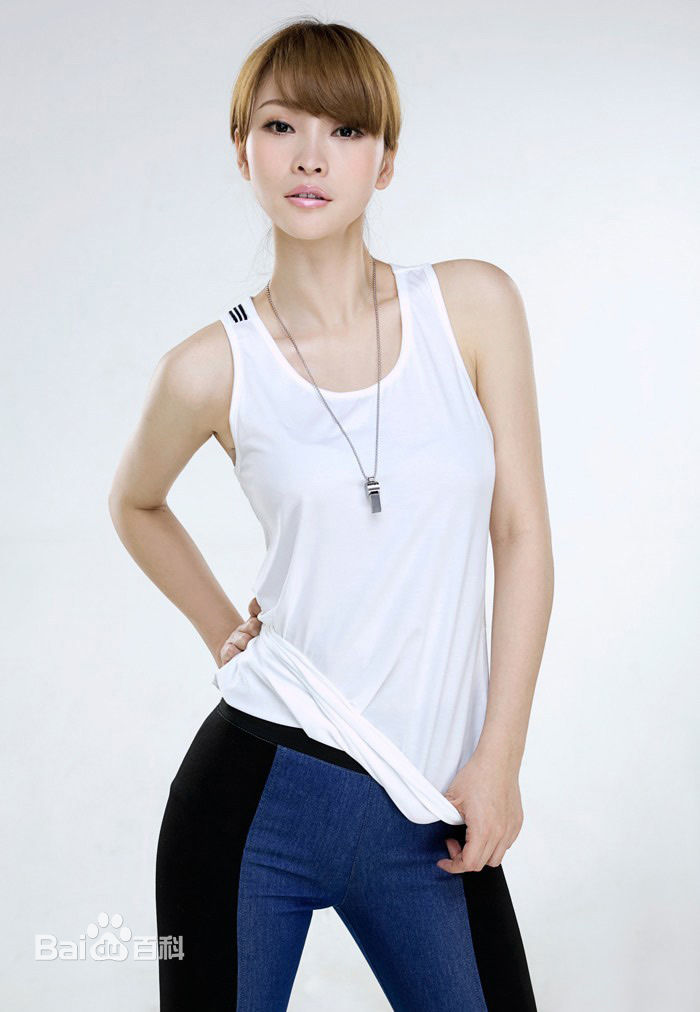 柳岩(Ada)纯色背景图片图册生活照