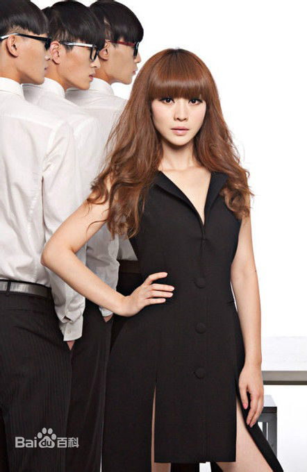 柳岩(Ada)纯色背景图片图册生活照