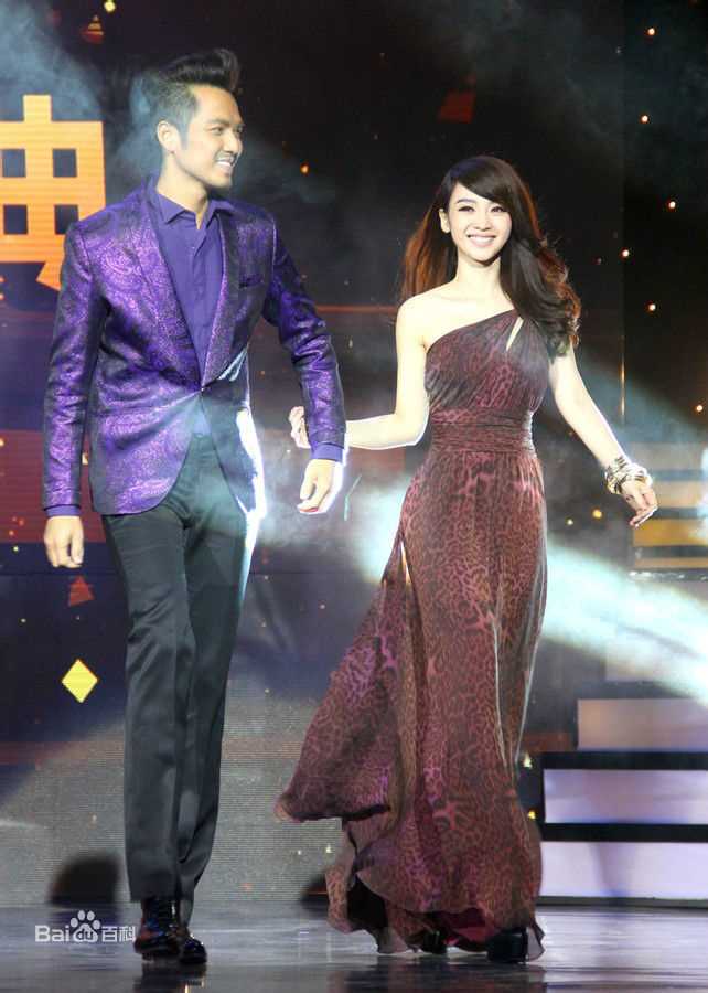 柳岩(Ada)礼服装图册壁纸壁纸