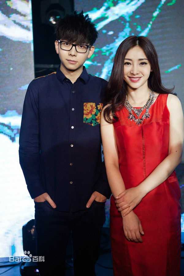 柳岩(Ada)礼服装图册壁纸壁纸